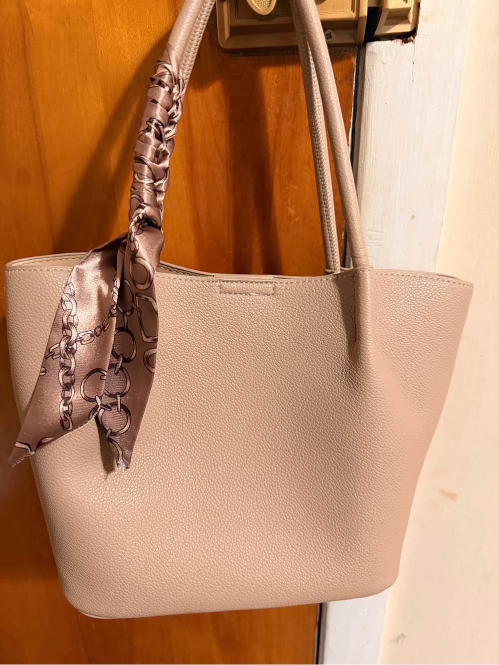 Elegant Women’s Bucket Tote Bag in Soft Beige